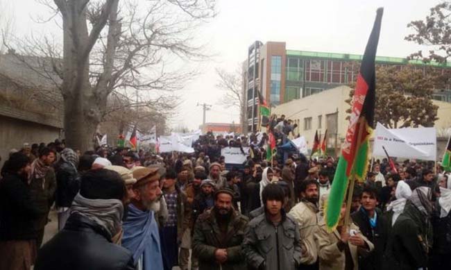صدها معترض در مقابل سفارت پاکستان در کابل تجمع کردند
